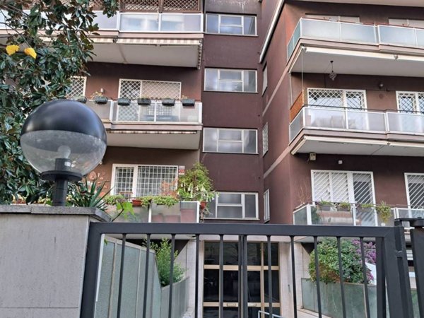 appartamento in vendita a Roma in zona Ardeatino
