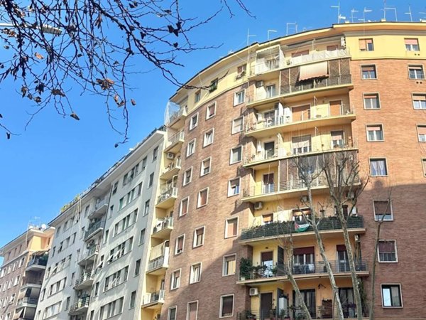 appartamento in vendita a Roma in zona Appio Latino