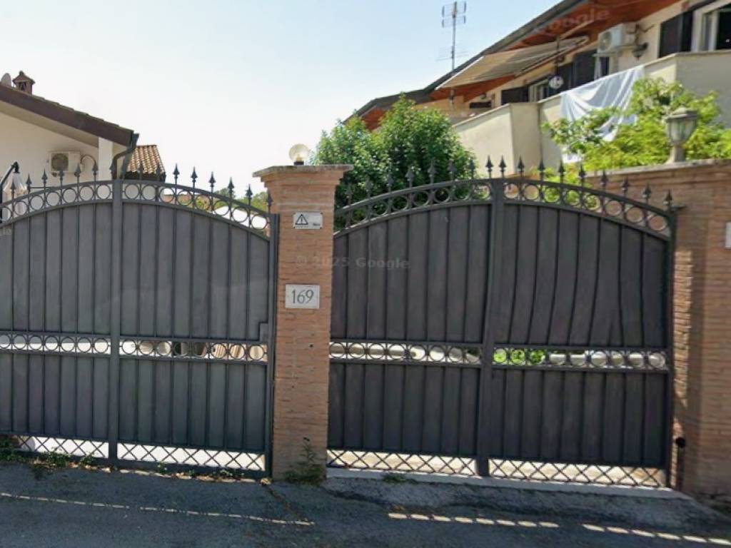 casa indipendente in vendita a Roma in zona Ostia Antica