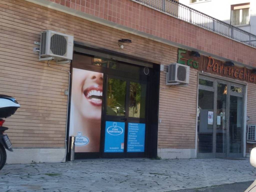negozio in vendita a Roma in zona Primavalle