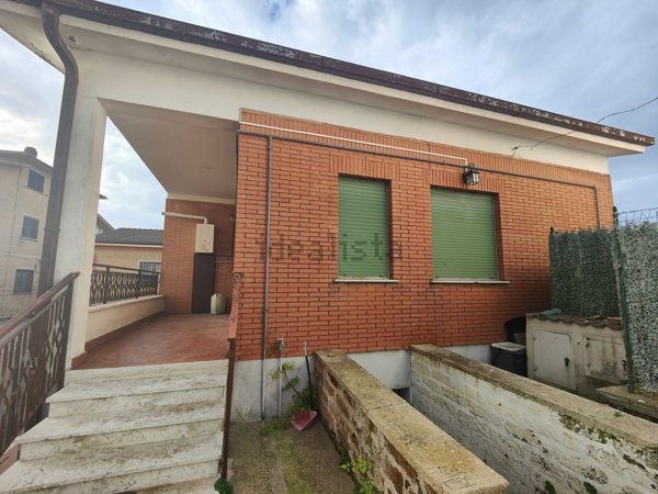 casa indipendente in vendita a Roma in zona Cesano