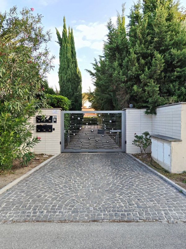 appartamento in vendita a Roma in zona Axa