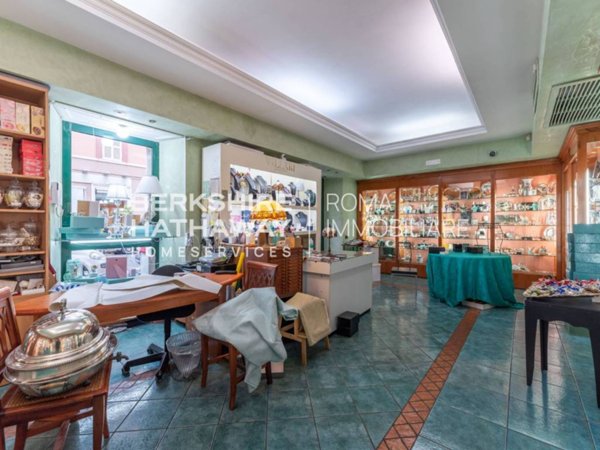 negozio in vendita a Roma in zona Appio Latino