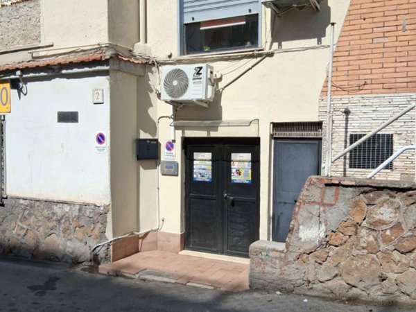 negozio in vendita a Roma in zona Torre Angela