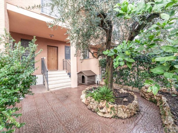 casa indipendente in vendita a Roma in zona Settecamini