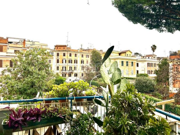 appartamento in vendita a Roma in zona Appio Latino
