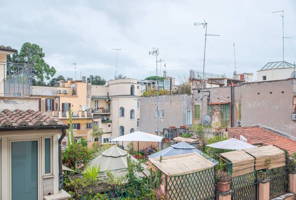 appartamento in vendita a Roma in zona Trevi-Colonna