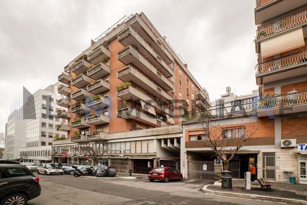 appartamento in vendita a Roma in zona Ostiense