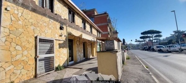 negozio in vendita a Roma in zona Casal Boccone