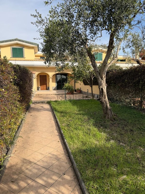 casa indipendente in vendita a Roma in zona Casal Monastero
