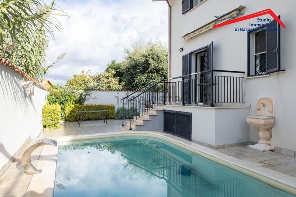 casa indipendente in vendita a Roma in zona Infernetto