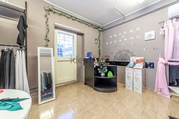 locale commerciale in vendita a Roma in zona Dragona/Bagnoletto