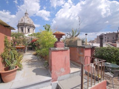 appartamento in vendita a Roma in zona Rione Regola