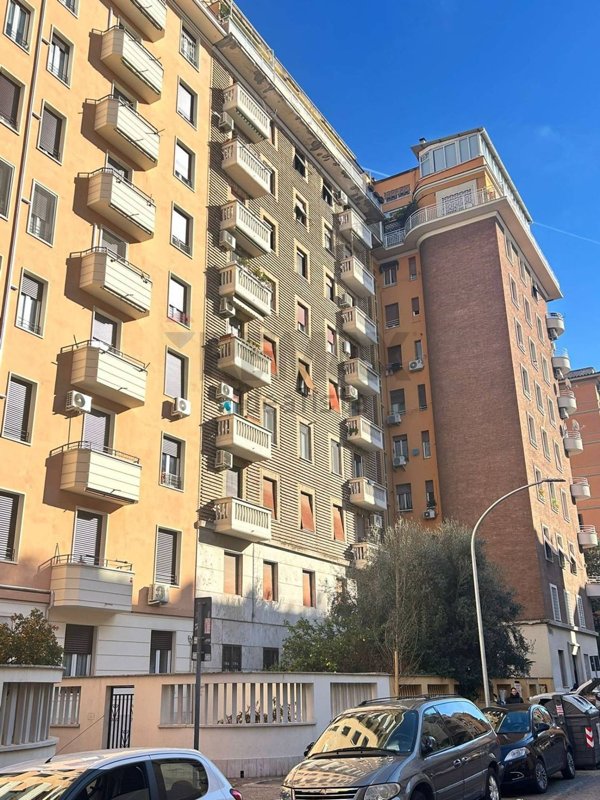 appartamento in vendita a Roma in zona Appio Latino