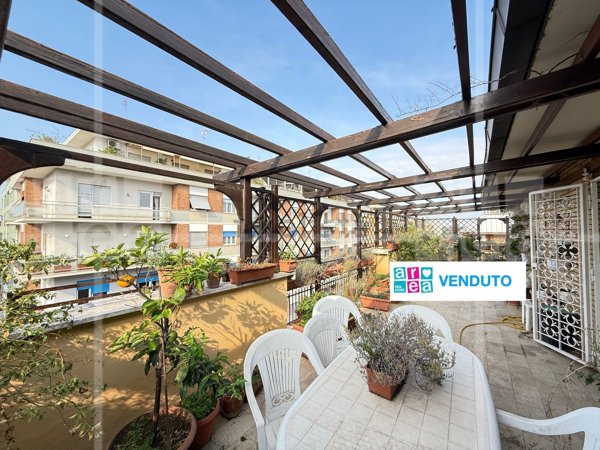 appartamento in vendita a Roma in zona Ardeatino
