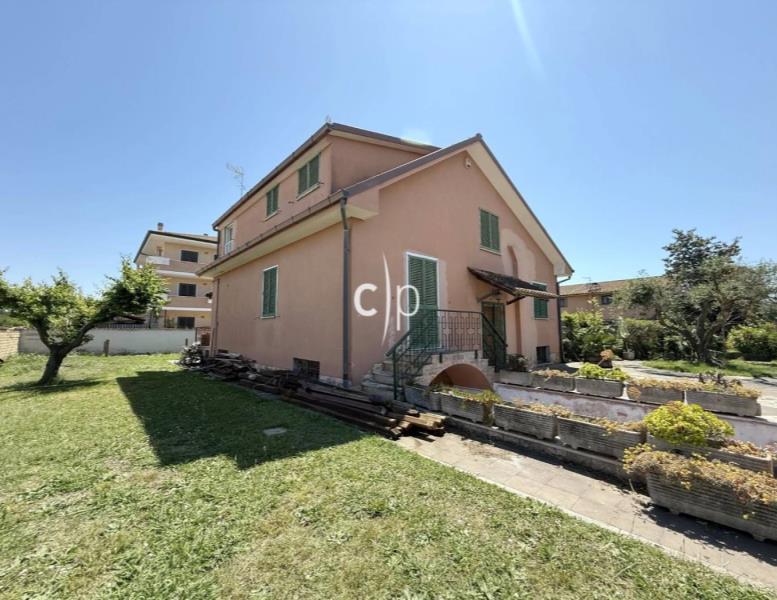 casa indipendente in vendita a Roma in zona Infernetto