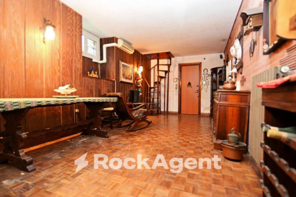 appartamento in vendita a Roma in zona Appio Latino