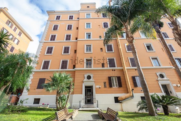 appartamento in vendita a Roma in zona Tuscolano