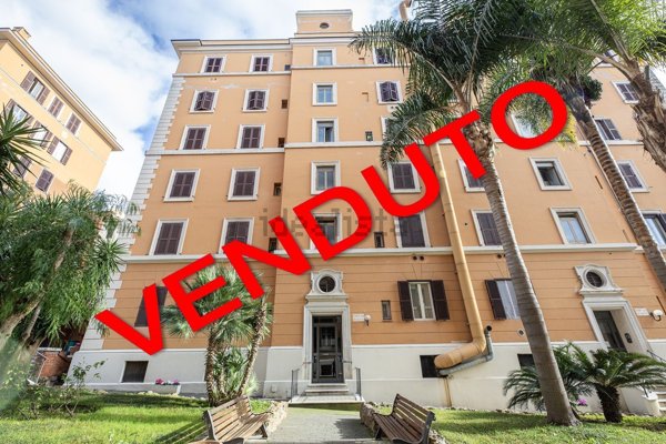 appartamento in vendita a Roma in zona Tuscolano