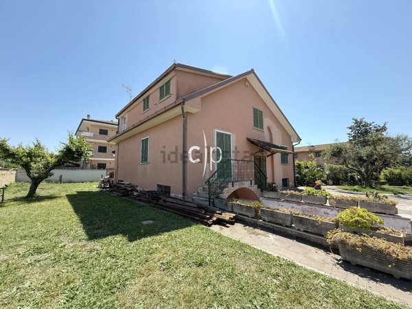 casa indipendente in vendita a Roma in zona Infernetto