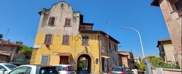 appartamento in vendita a Roma in zona Ostiense
