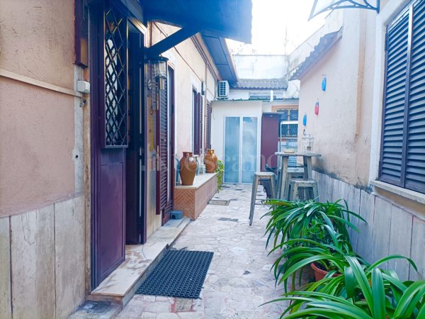 casa semindipendente in vendita a Roma in zona Ostiense