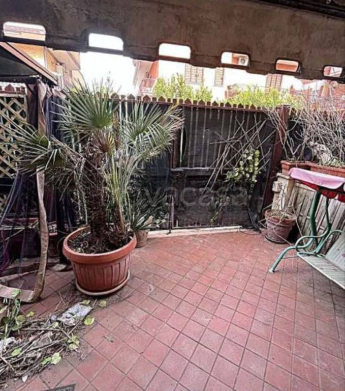 negozio in vendita a Roma in zona Torre Angela