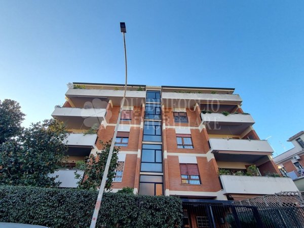 appartamento in vendita a Roma in zona Giuliano Dalmata