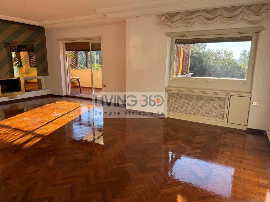 appartamento in vendita a Roma in zona Tomba di Nerone