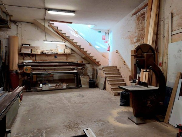 negozio in vendita a Roma in zona Appio Latino