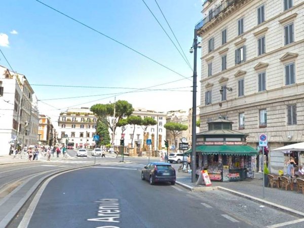 locale commerciale in vendita a Roma in zona Rione Monti/Campitelli