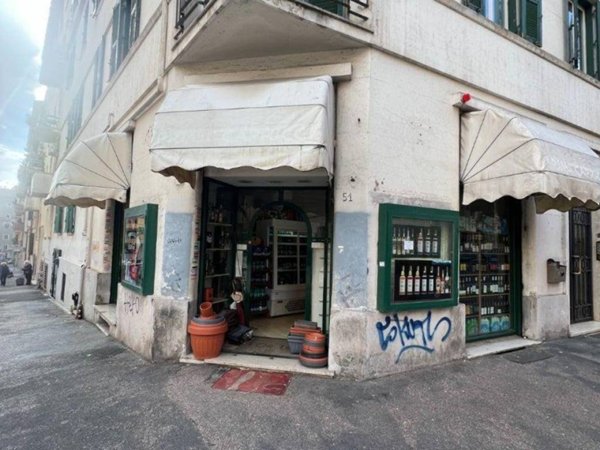 negozio in vendita a Roma in zona Appio Latino