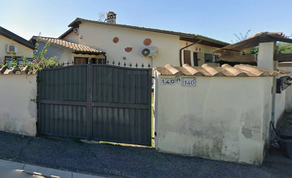 casa indipendente in vendita a Roma in zona Casal Palocco