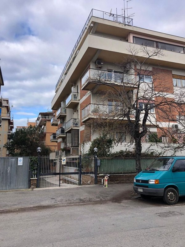 appartamento in vendita a Roma in zona Ostia