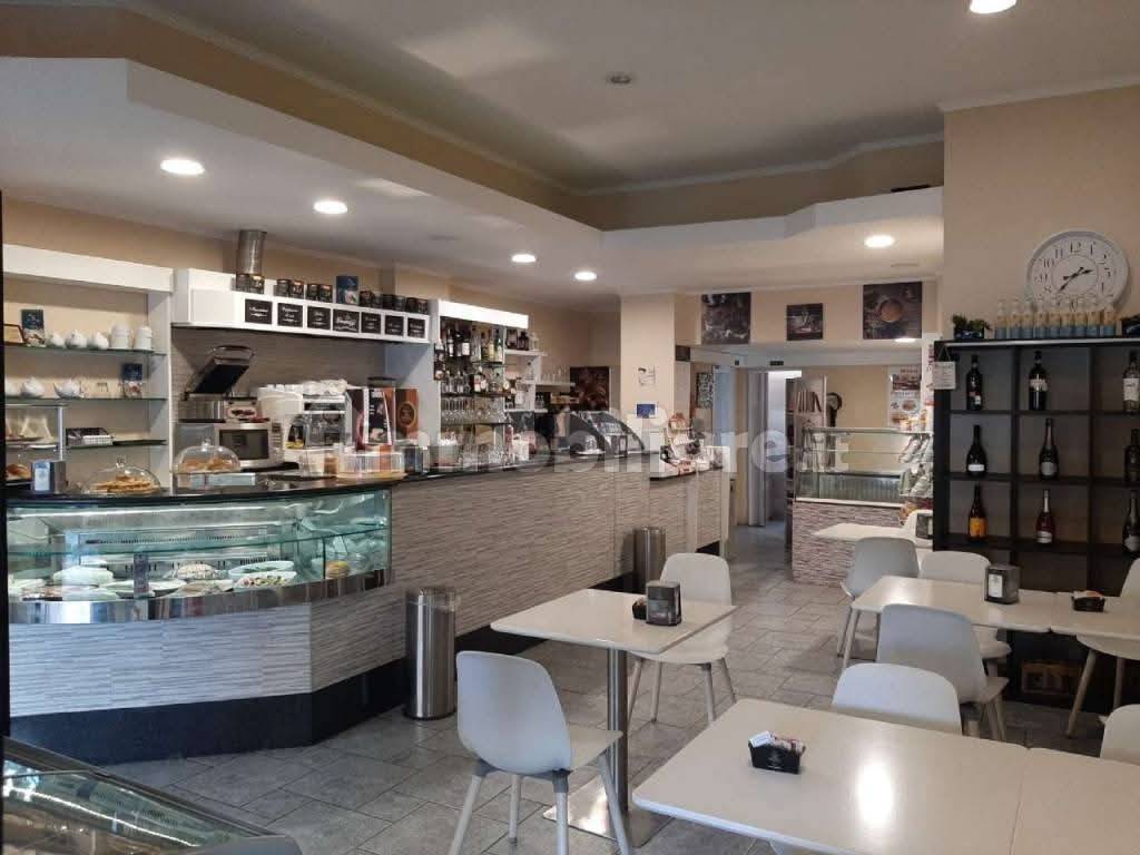 negozio in vendita a Roma in zona Trieste