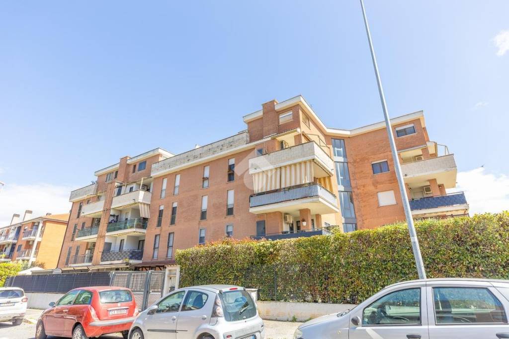 appartamento in vendita a Roma in zona Castelverde