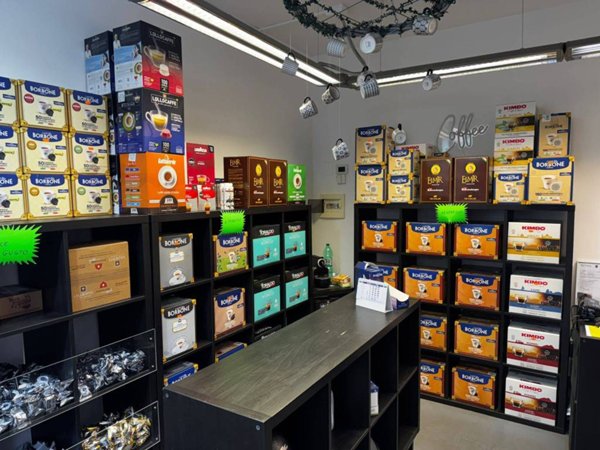 negozio in vendita a Roma in zona Appio Latino