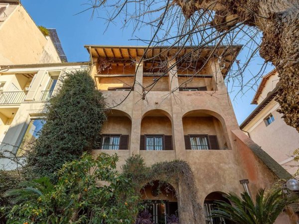 intera palazzina in vendita a Roma in zona Trastevere
