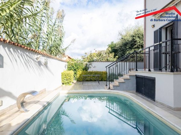 casa indipendente in vendita a Roma in zona Infernetto