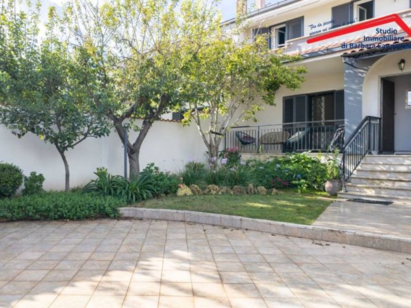 casa indipendente in vendita a Roma in zona Infernetto