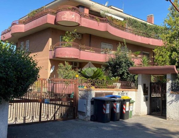 appartamento in vendita a Roma in zona Torre Gaia