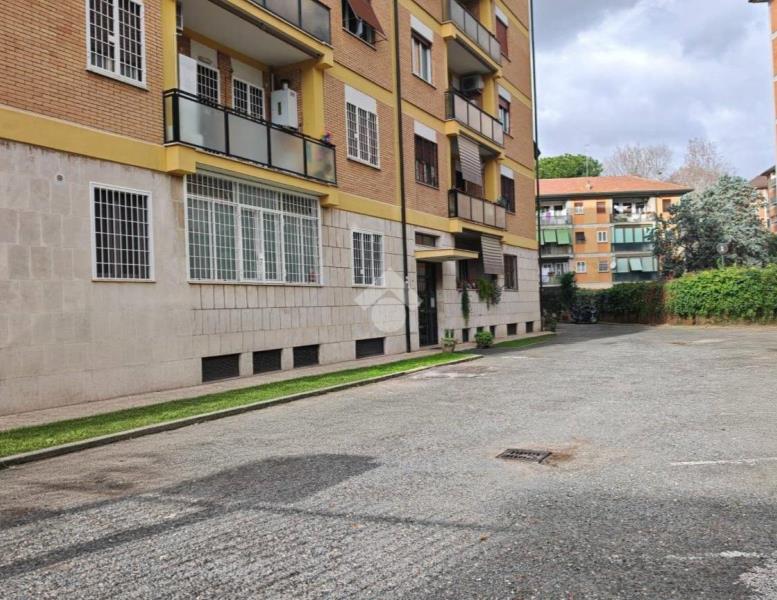 appartamento in vendita a Roma in zona Torre Spaccata