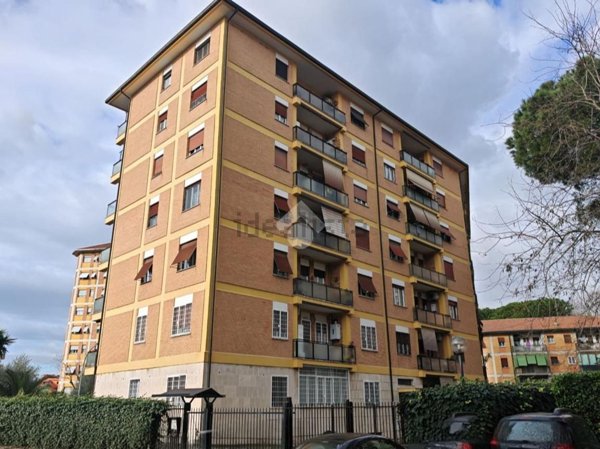 appartamento in vendita a Roma in zona Torre Spaccata
