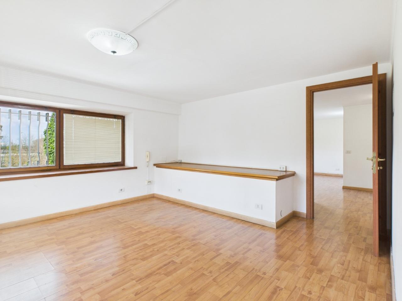 appartamento in vendita a Roma in zona Mostacciano