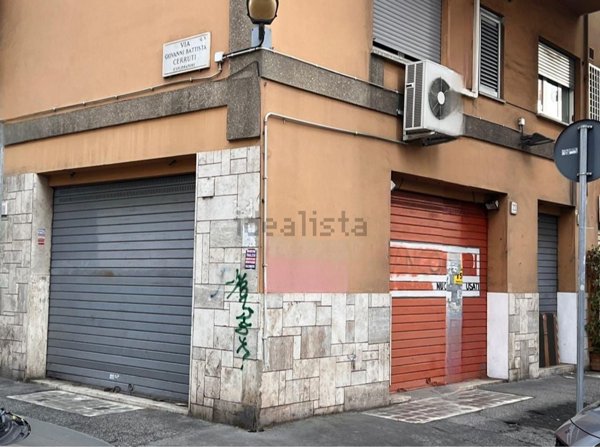 locale commerciale in vendita a Roma in zona Ostiense