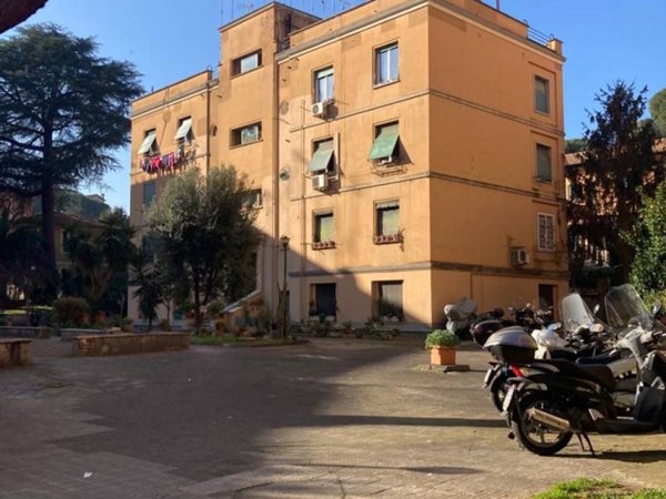 appartamento in vendita a Roma in zona Ostiense