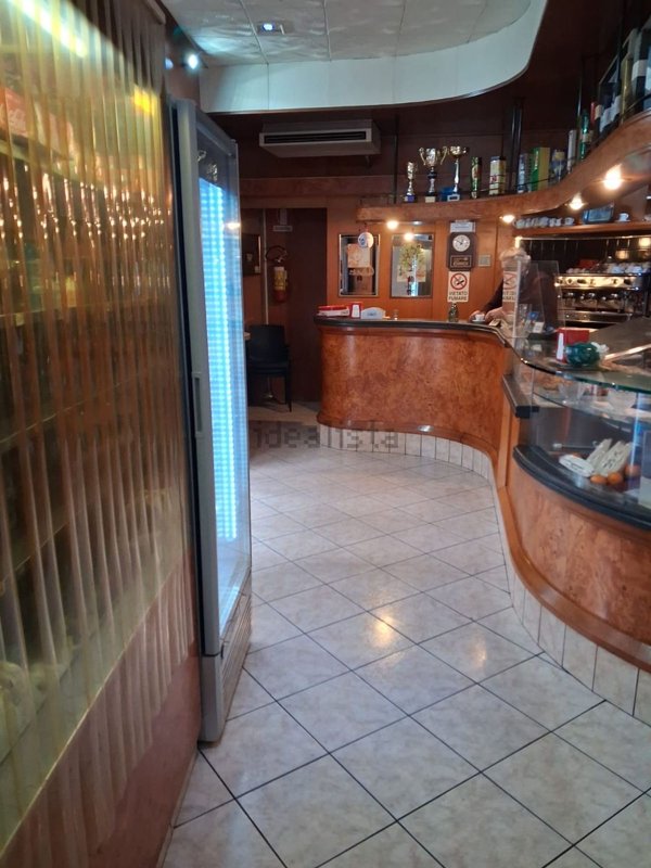 locale commerciale in vendita a Roma in zona Don Bosco