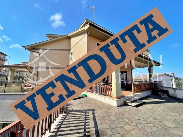 casa indipendente in vendita a Roma in zona Selva Candida