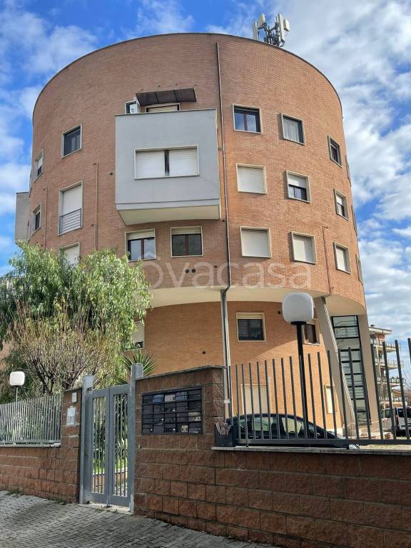 appartamento in vendita a Roma in zona Ostia Antica