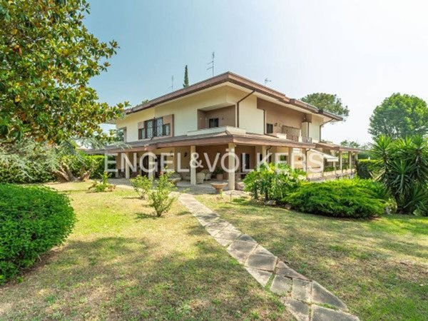 casa indipendente in vendita a Roma in zona Mostacciano